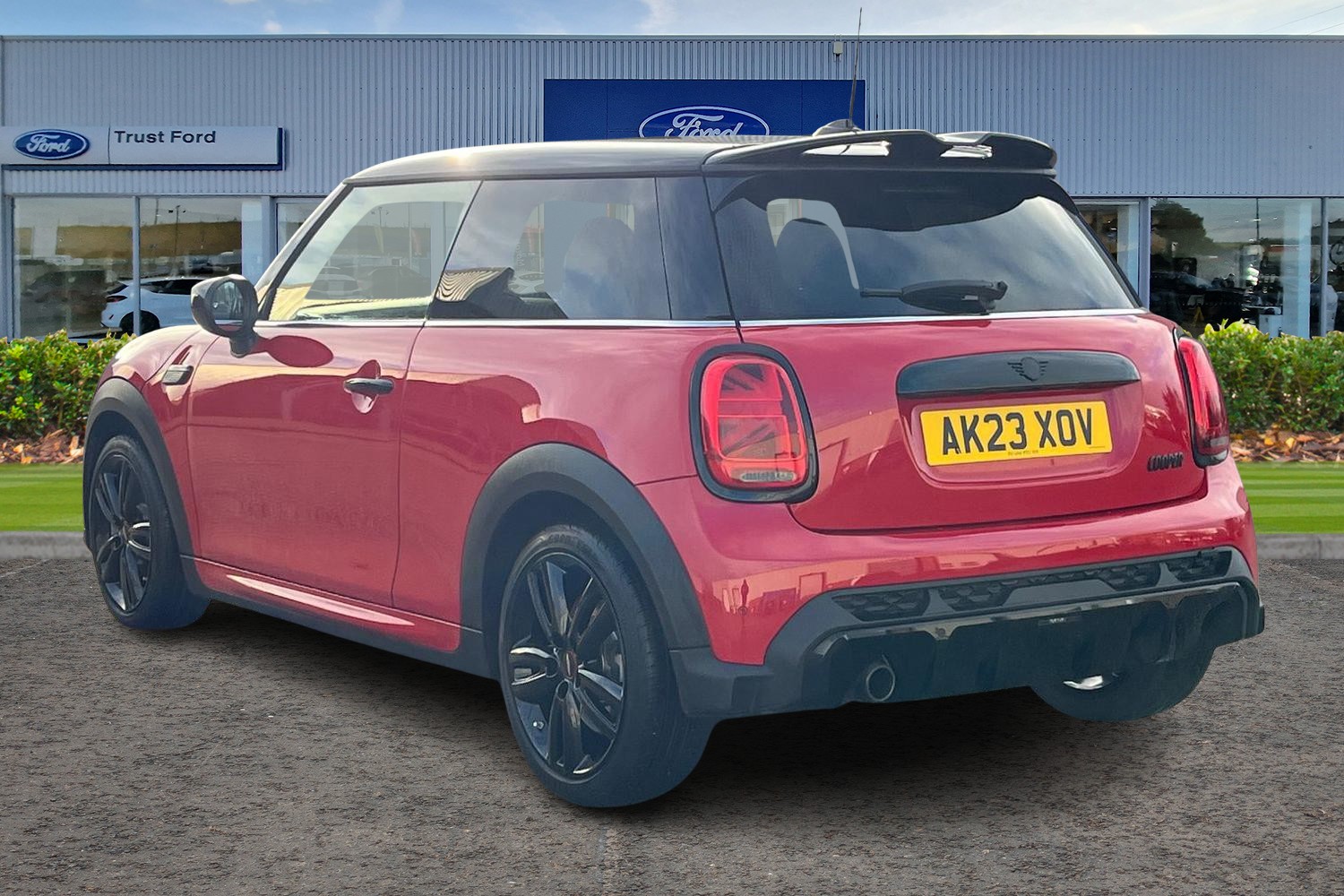 MINI Hatch Photo 1
