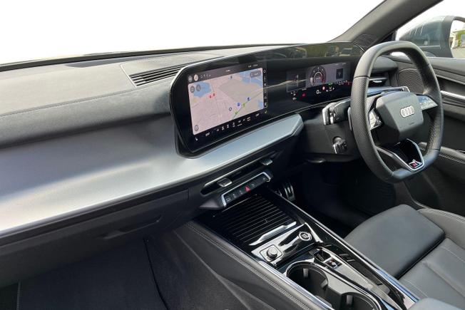 AUDI Q3 Photo 2