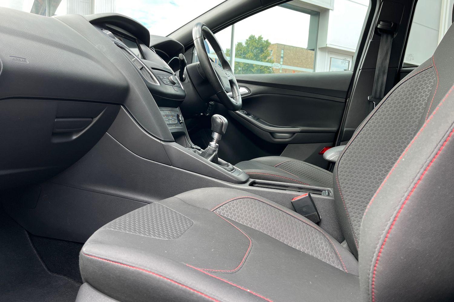 Ford FOCUS Photo 17