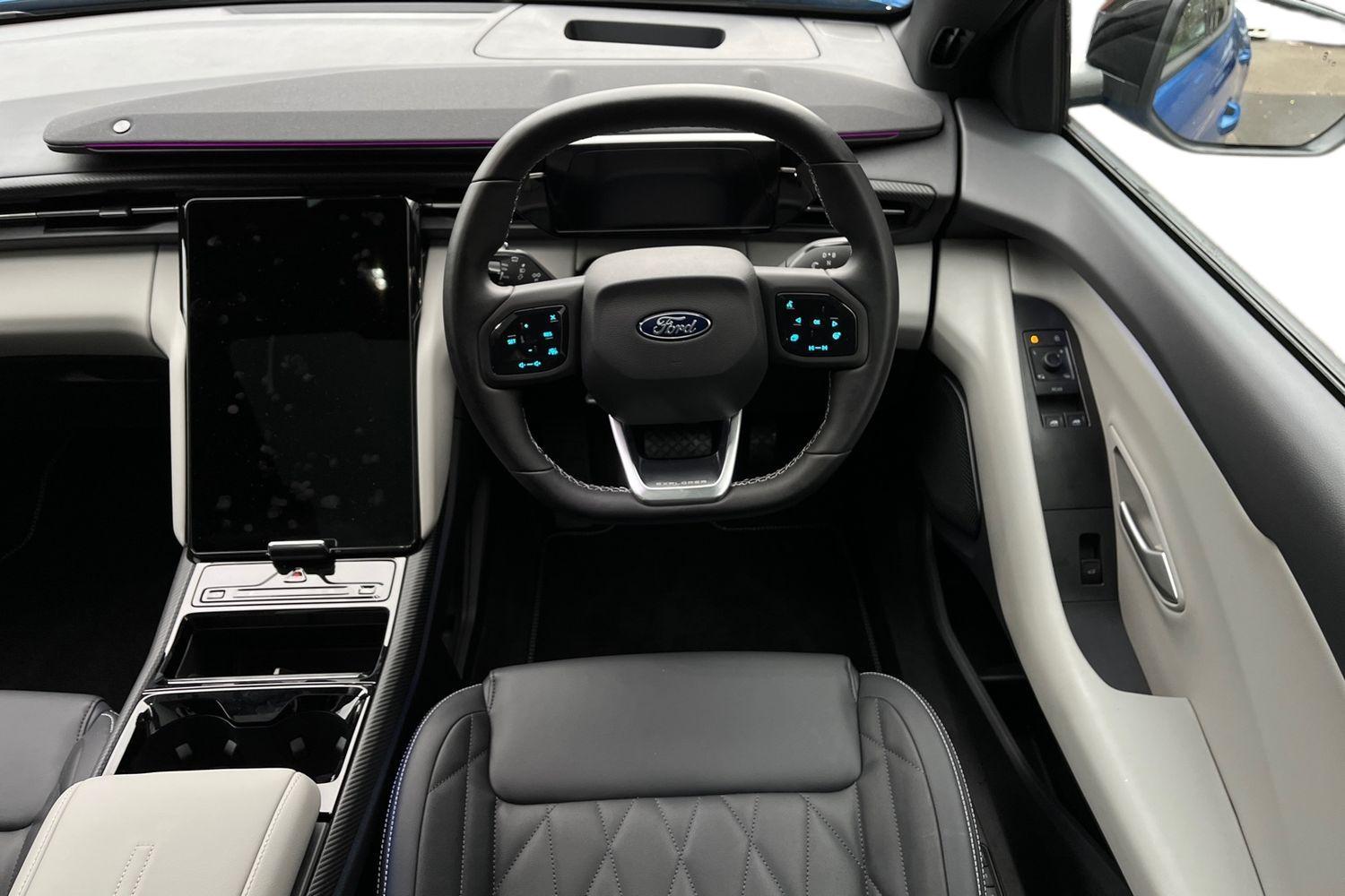 Ford Explorer Photo 10