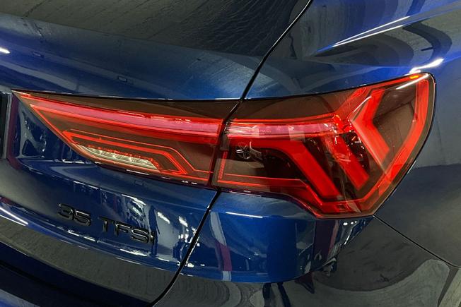 AUDI Q3 Photo 18