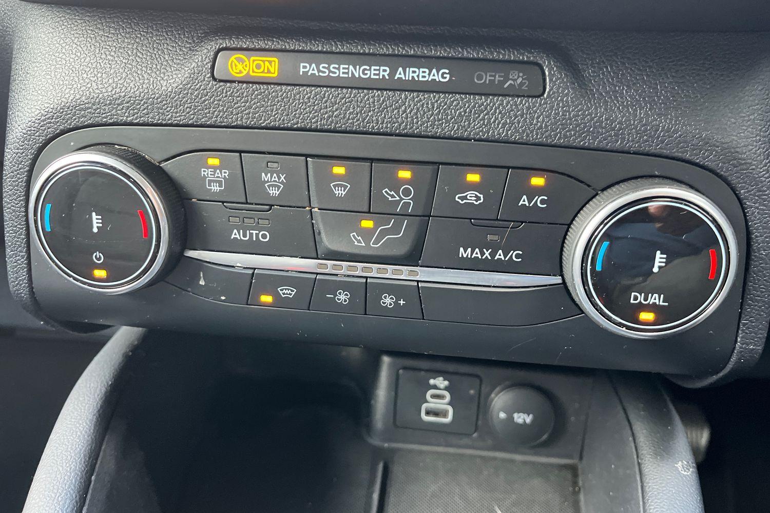 Ford KUGA Photo 28