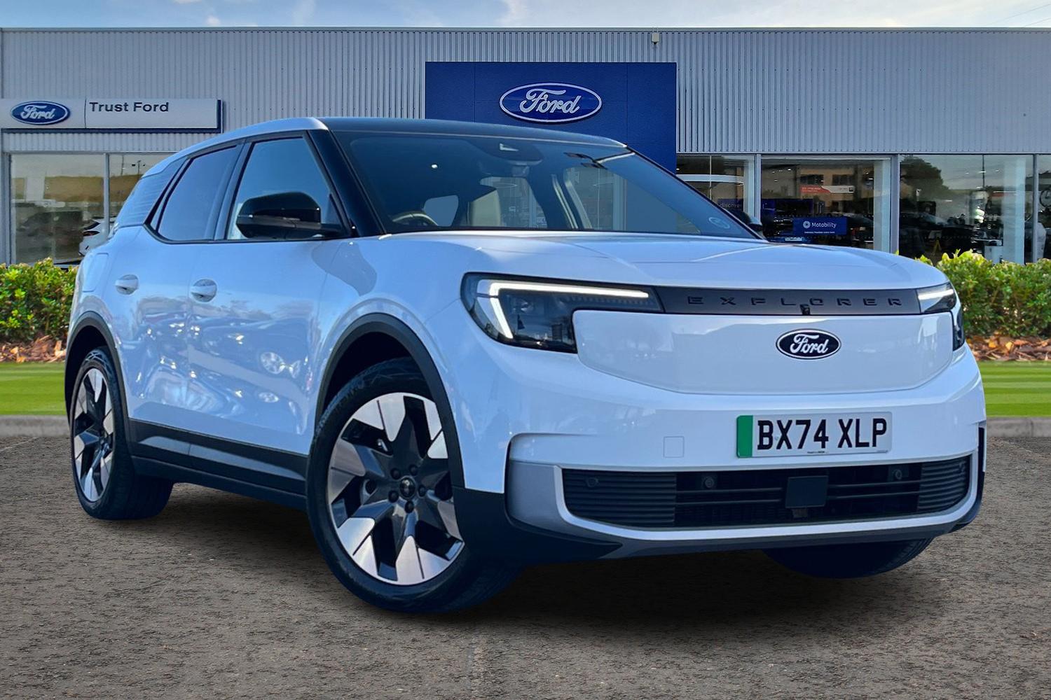 Ford Explorer Photo 0