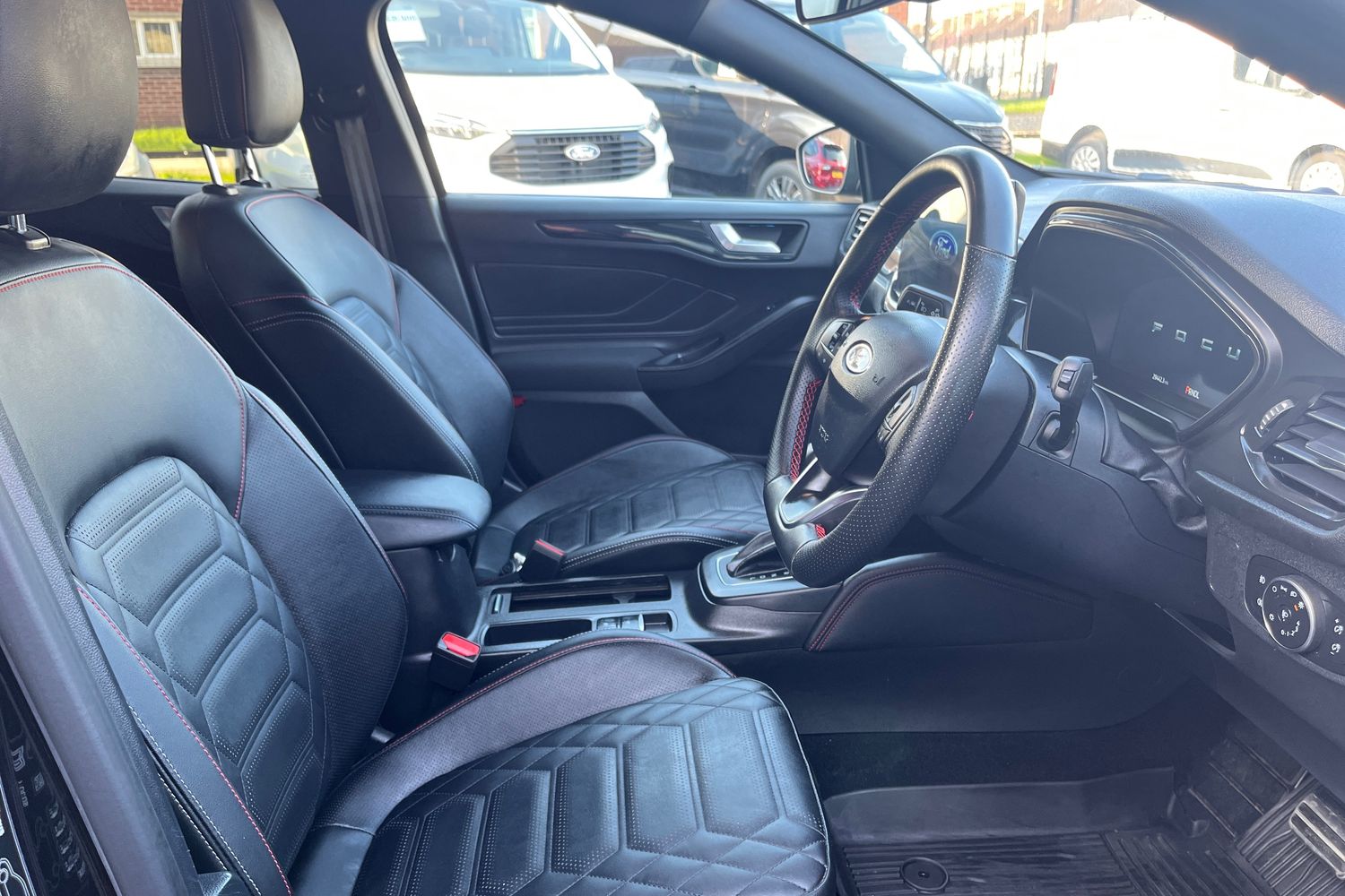 Ford FOCUS Photo 16