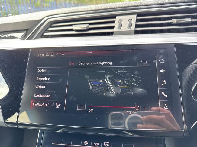 AUDI e-tron Photo 47