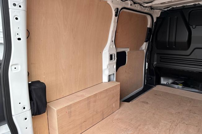 VOLKSWAGEN E-Transporter Photo 34