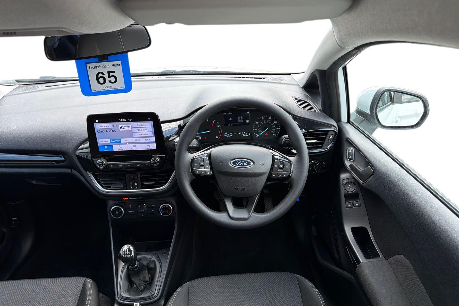 Ford FIESTA Photo 10