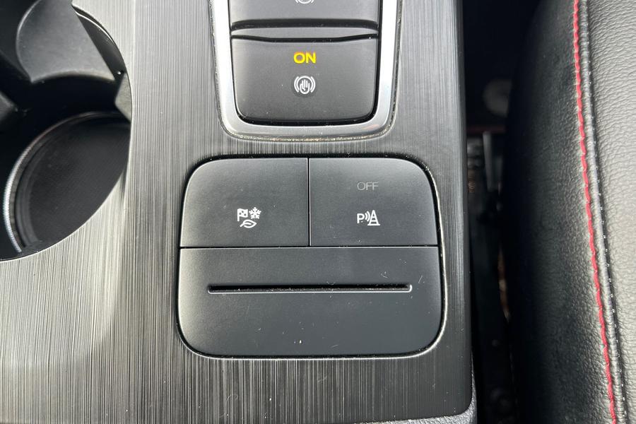 Ford KUGA Photo autoimg-2820e7e7f4dafd600c82bf330650ee19ae28b244.jpg