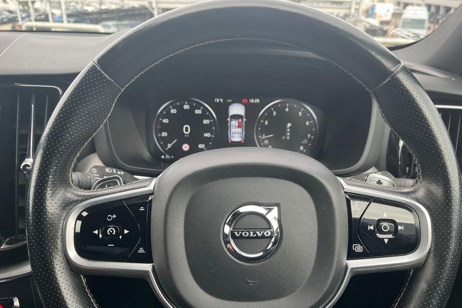 Volvo XC60 Photo autoimg-28211c9ff04402bc5e43b4c4e7152c0f69e9050f.jpg