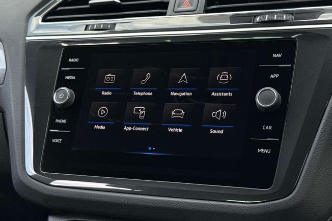 VOLKSWAGEN Tiguan Photo 13