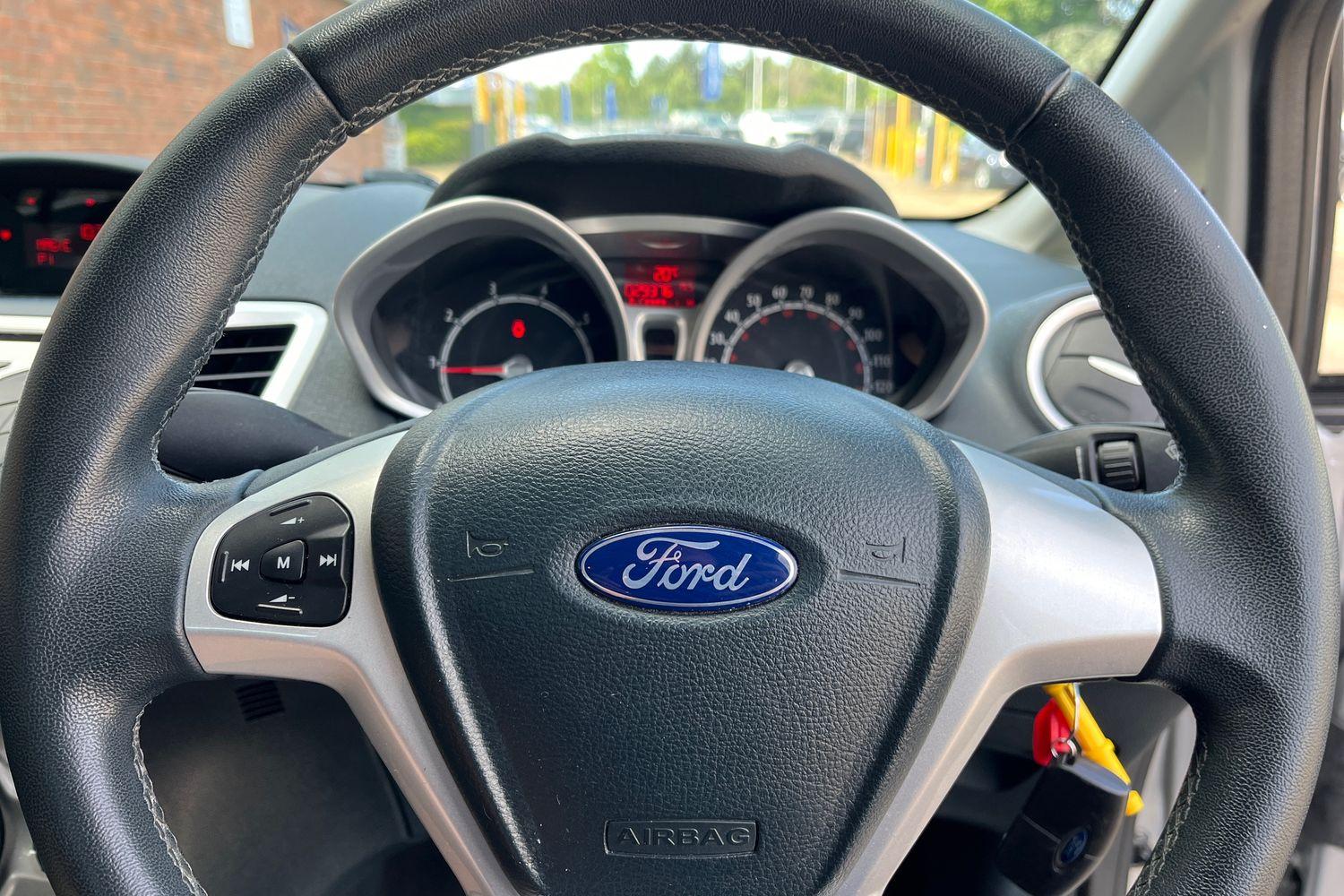 Ford Fiesta Photo 11