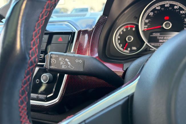 VOLKSWAGEN UP Photo 32