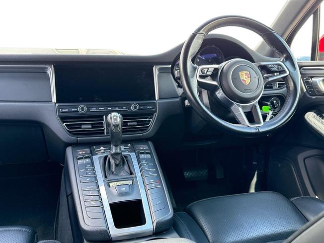 PORSCHE Macan Photo 11