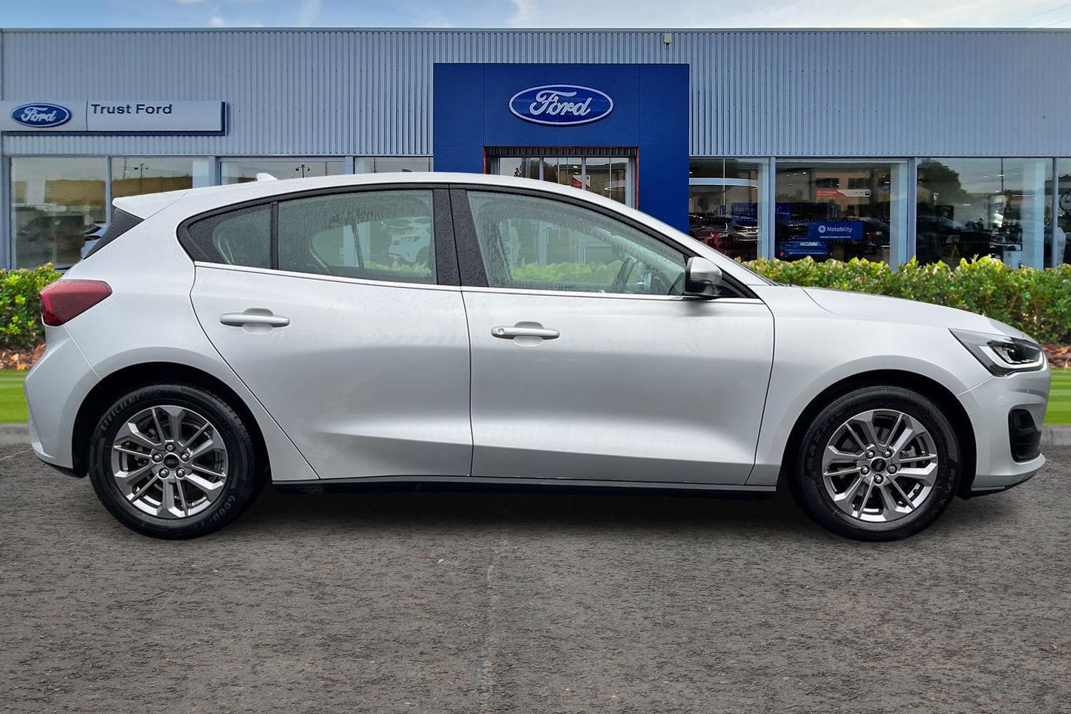 Ford Focus Photo 2