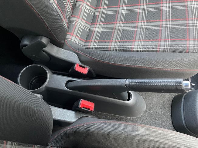VOLKSWAGEN UP Photo 38