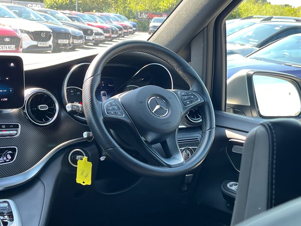 Mercedes-Benz V Class Photo 14