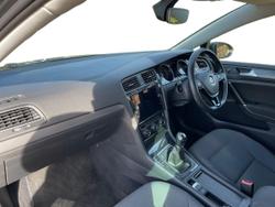 VOLKSWAGEN Golf Photo 2