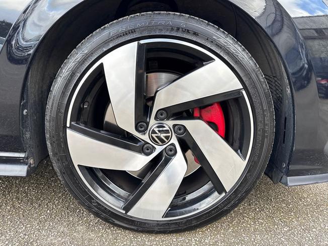 VOLKSWAGEN Golf Photo 5