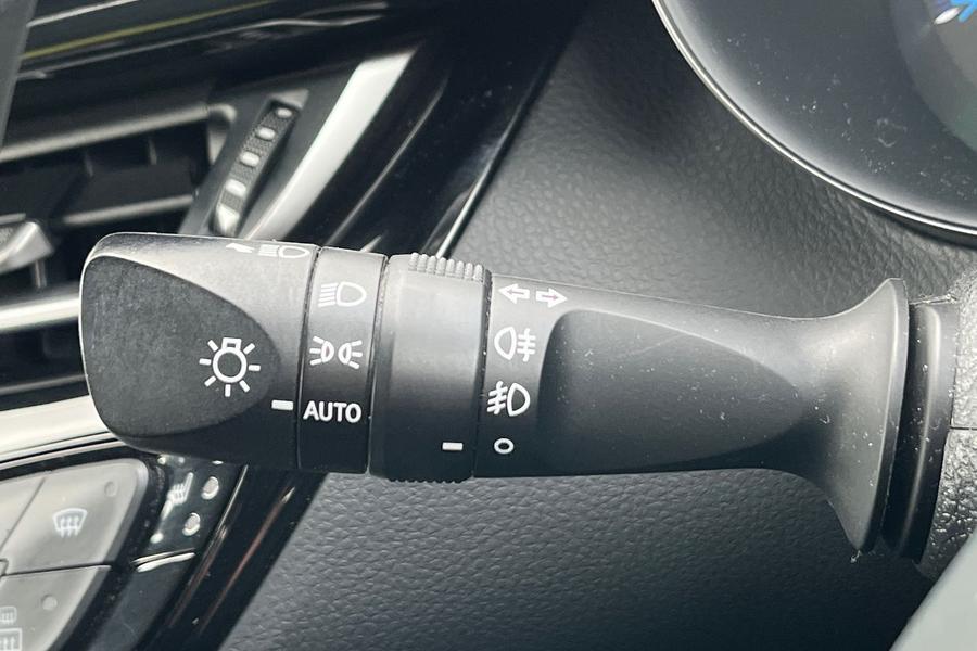 Toyota C-HR Photo autoimg-284bb065956fbf914786ace127064bd8a4aa764c.jpg