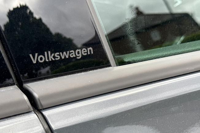 VOLKSWAGEN Golf Photo 23