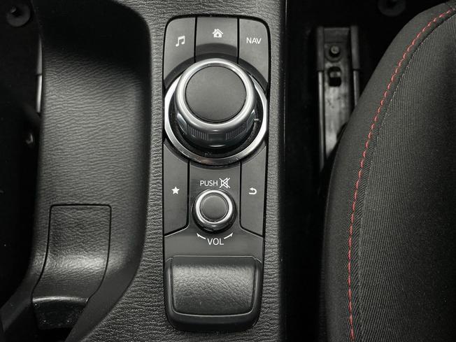 MAZDA Mazda2 Photo 39
