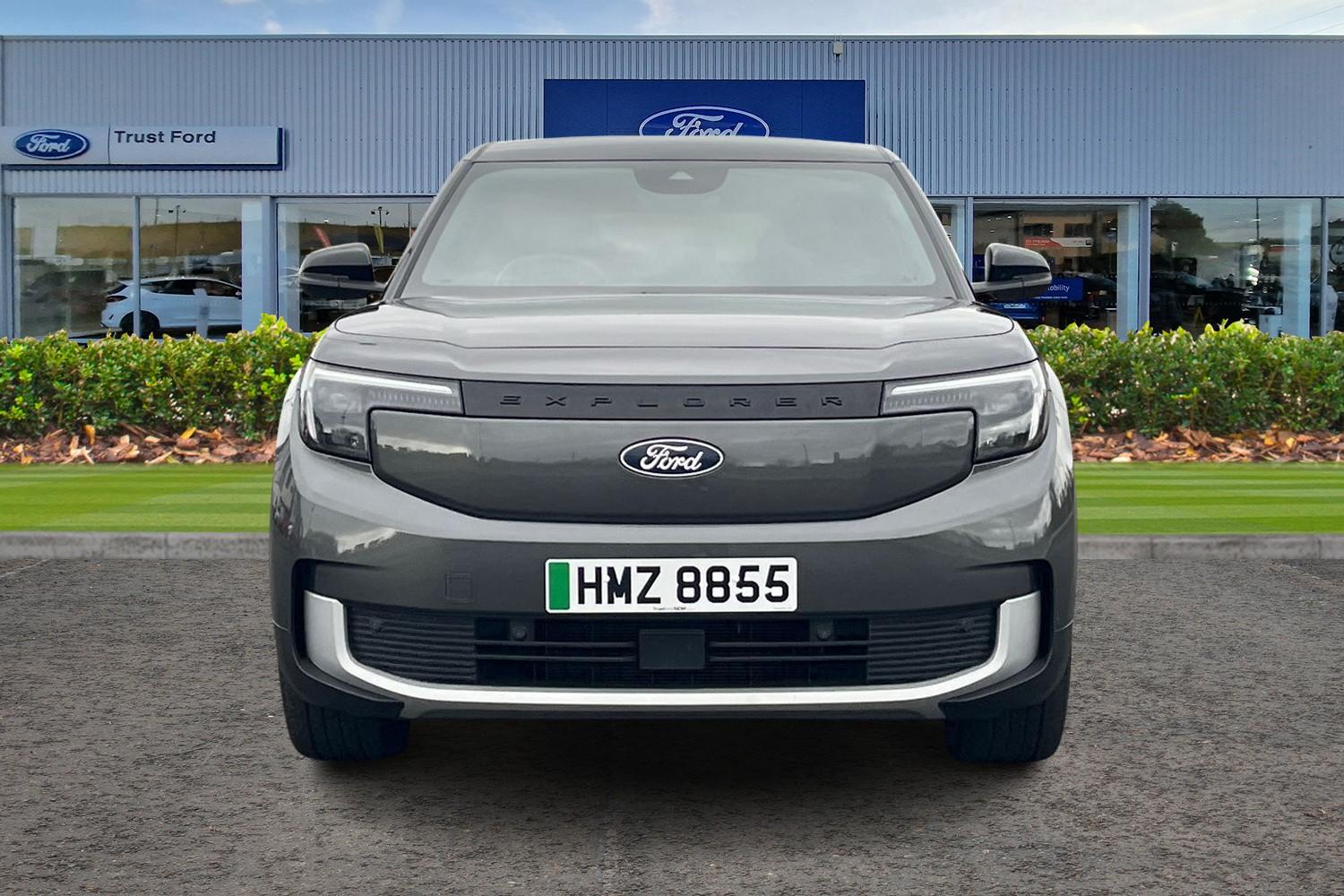 Ford Explorer Photo 5