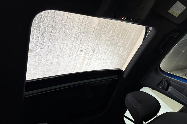 VOLKSWAGEN T-Roc Photo 29