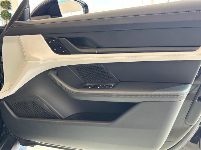 PORSCHE Taycan Photo 20