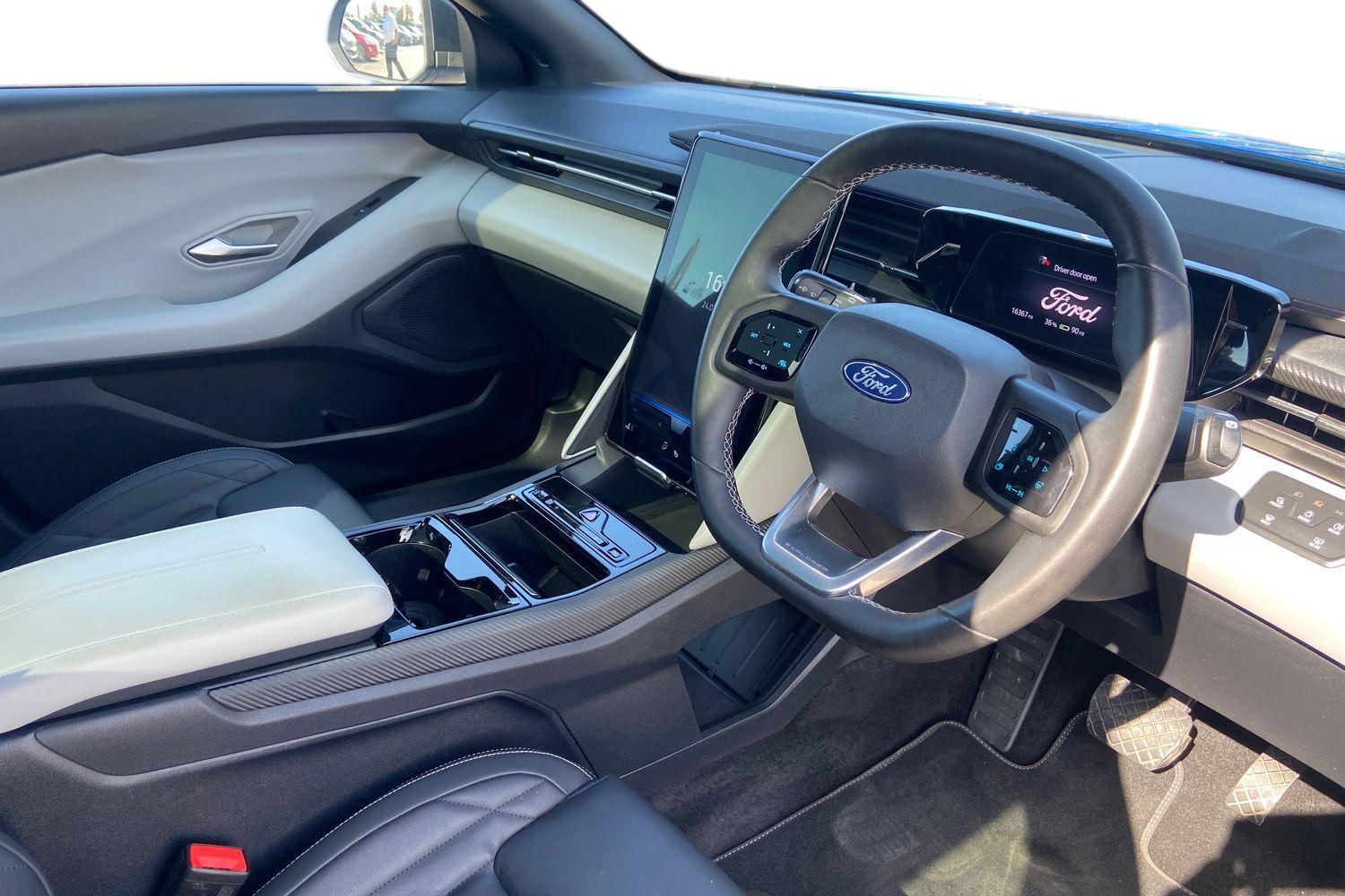 Ford Explorer Photo 8