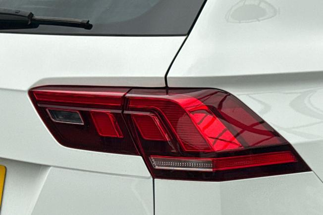 VOLKSWAGEN Tiguan Photo 18