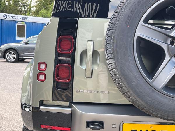 Land Rover Defender 110 Photo autoimg-286773e140f34f36a66c25702c3520a7548cd132.jpg