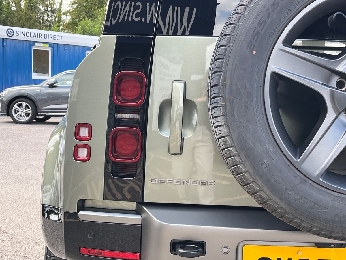 Land Rover Defender 110 Photo 19