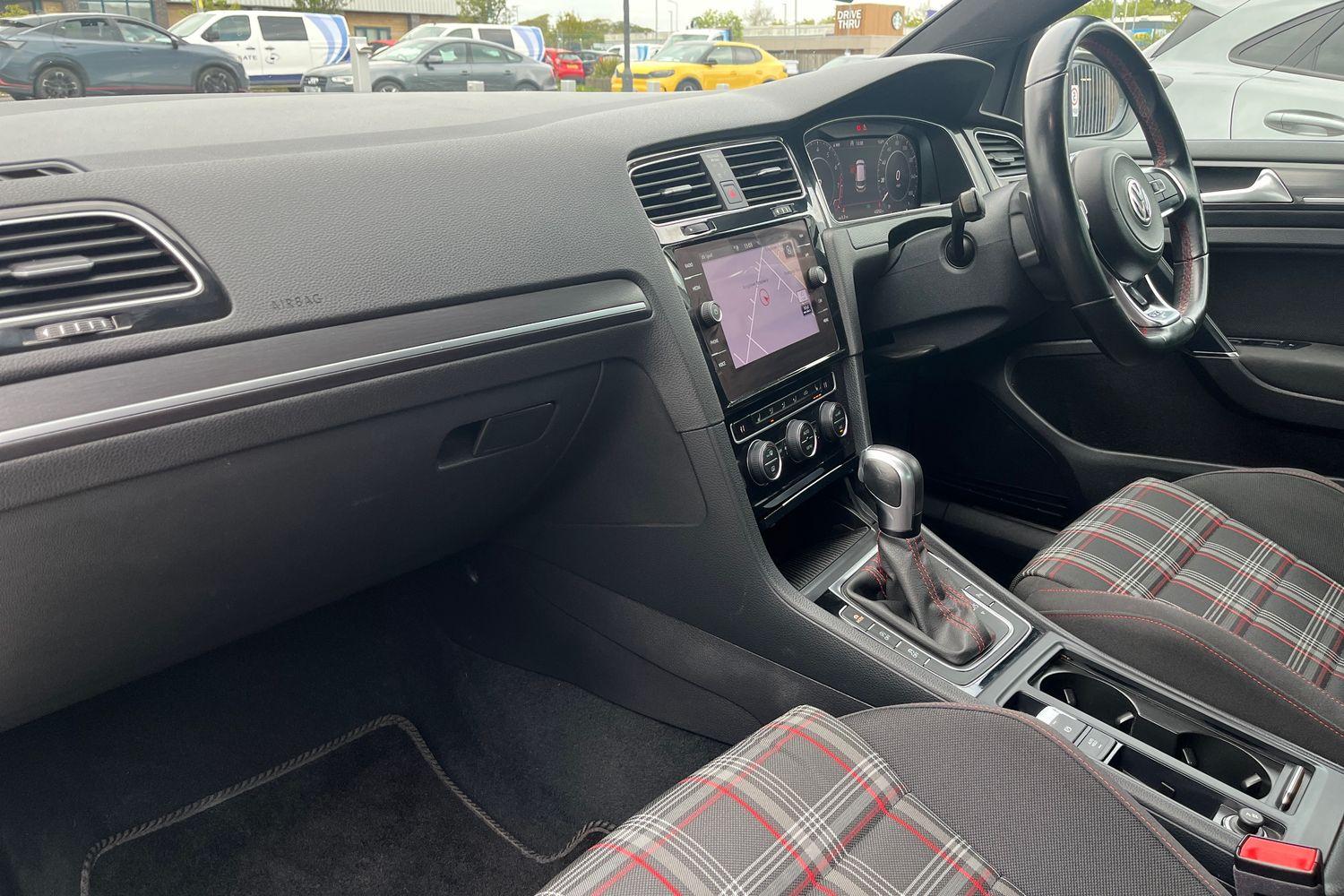 Volkswagen GOLF Photo 17