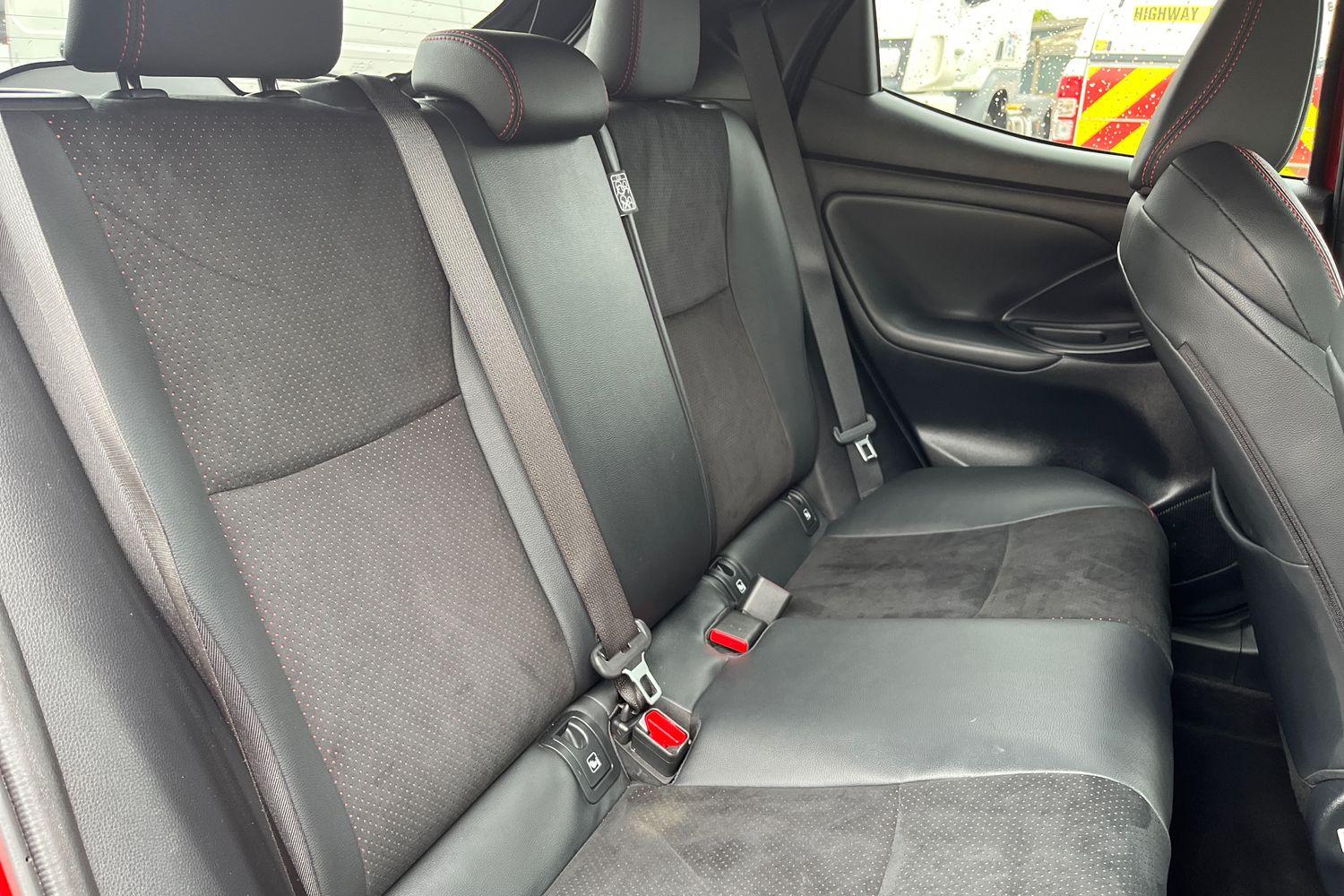Toyota YARIS Photo 19