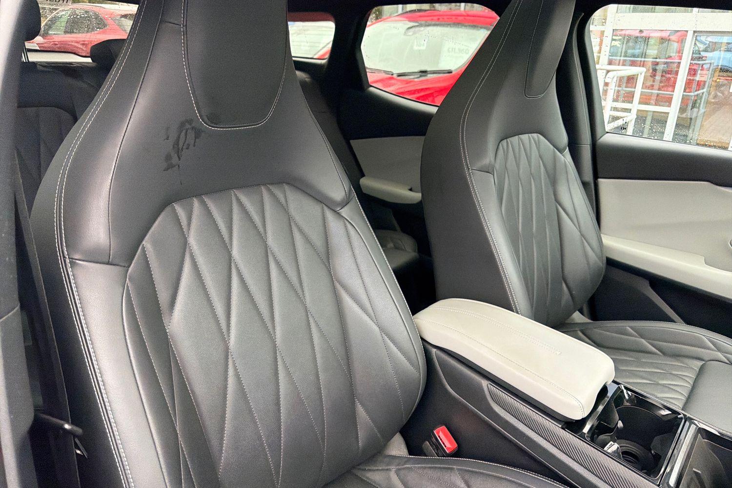 Ford EXPLORER Photo 16