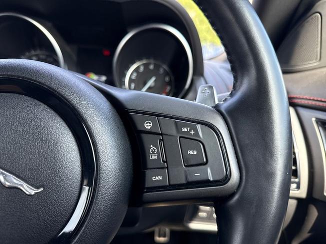 JAGUAR F-Type Photo 17