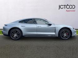 Porsche Taycan Photo 4
