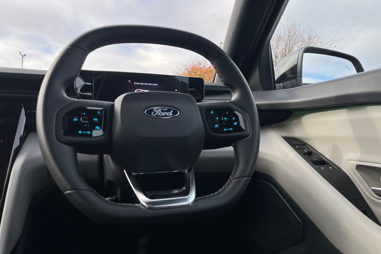 Ford Explorer Photo 11