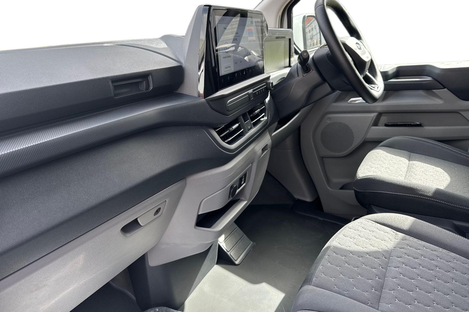 Ford E-TRANSIT CUSTOM Photo 2