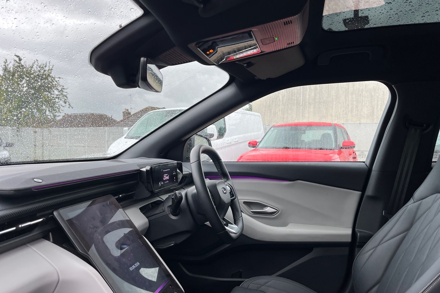 Ford EXPLORER Photo 17