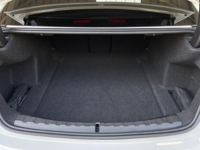 BMW 3 Series Photo 12
