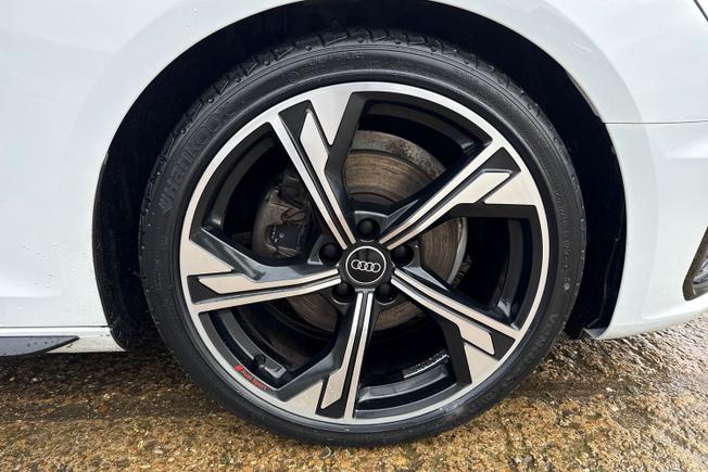AUDI A4 Avant Photo 5