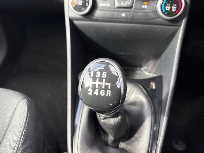 FORD Fiesta Photo 31