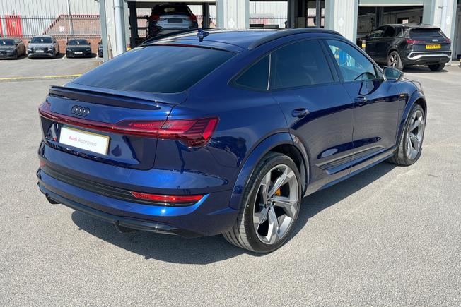 AUDI E-Tron S Photo 25