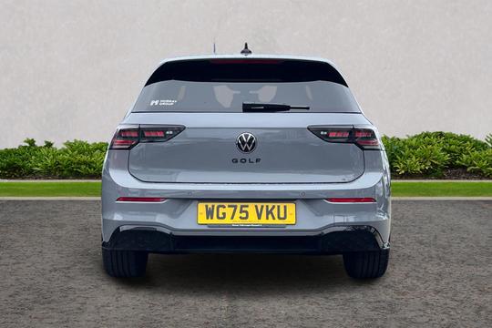Volkswagen Golf Photo autoimg-28aa7fe2b519953f39038dd62616495cbafd13cb.jpg