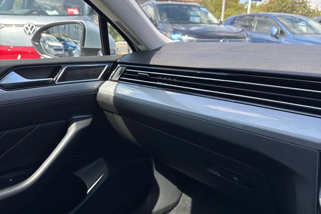 VOLKSWAGEN Passat Photo 31