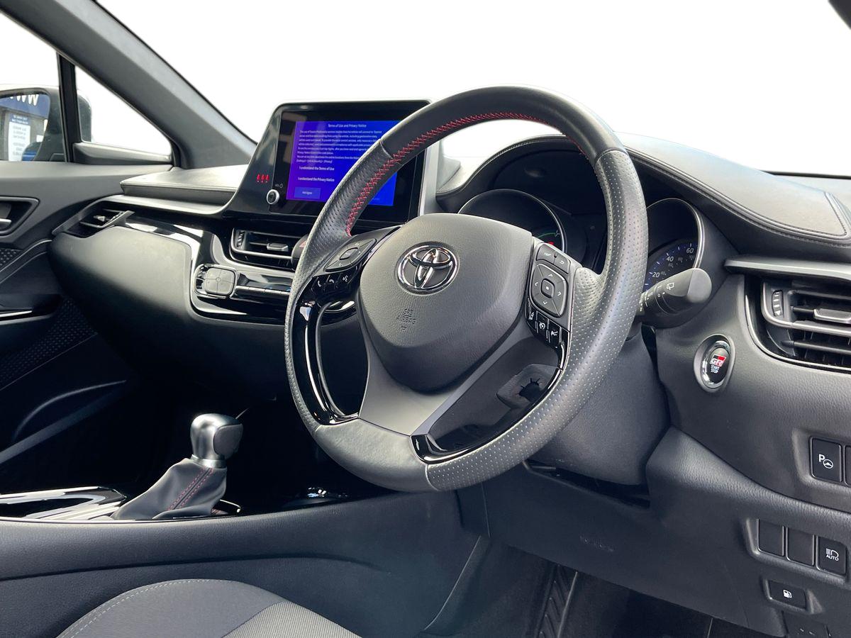 Toyota C-HR Photo 19