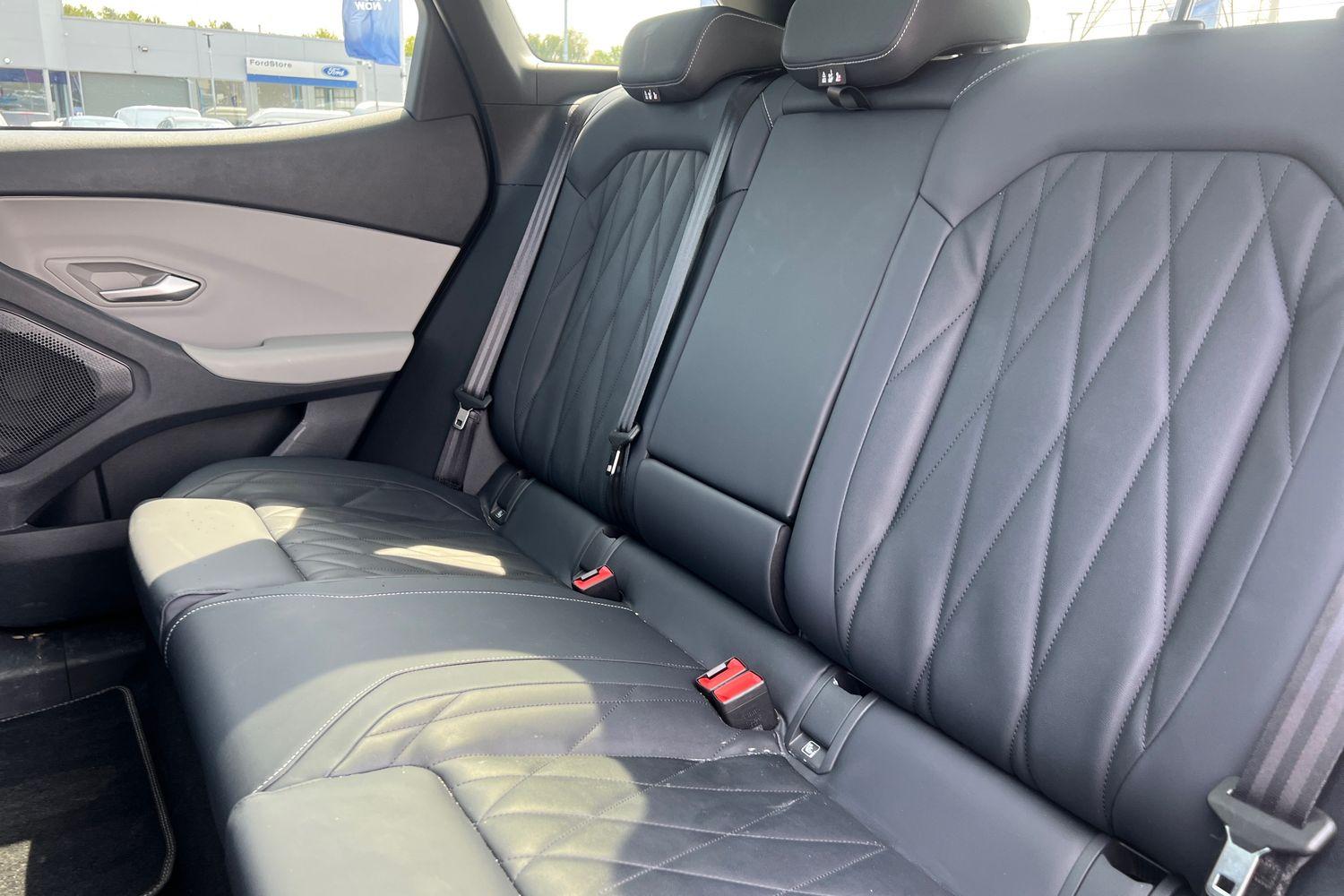 Ford Explorer Photo 19