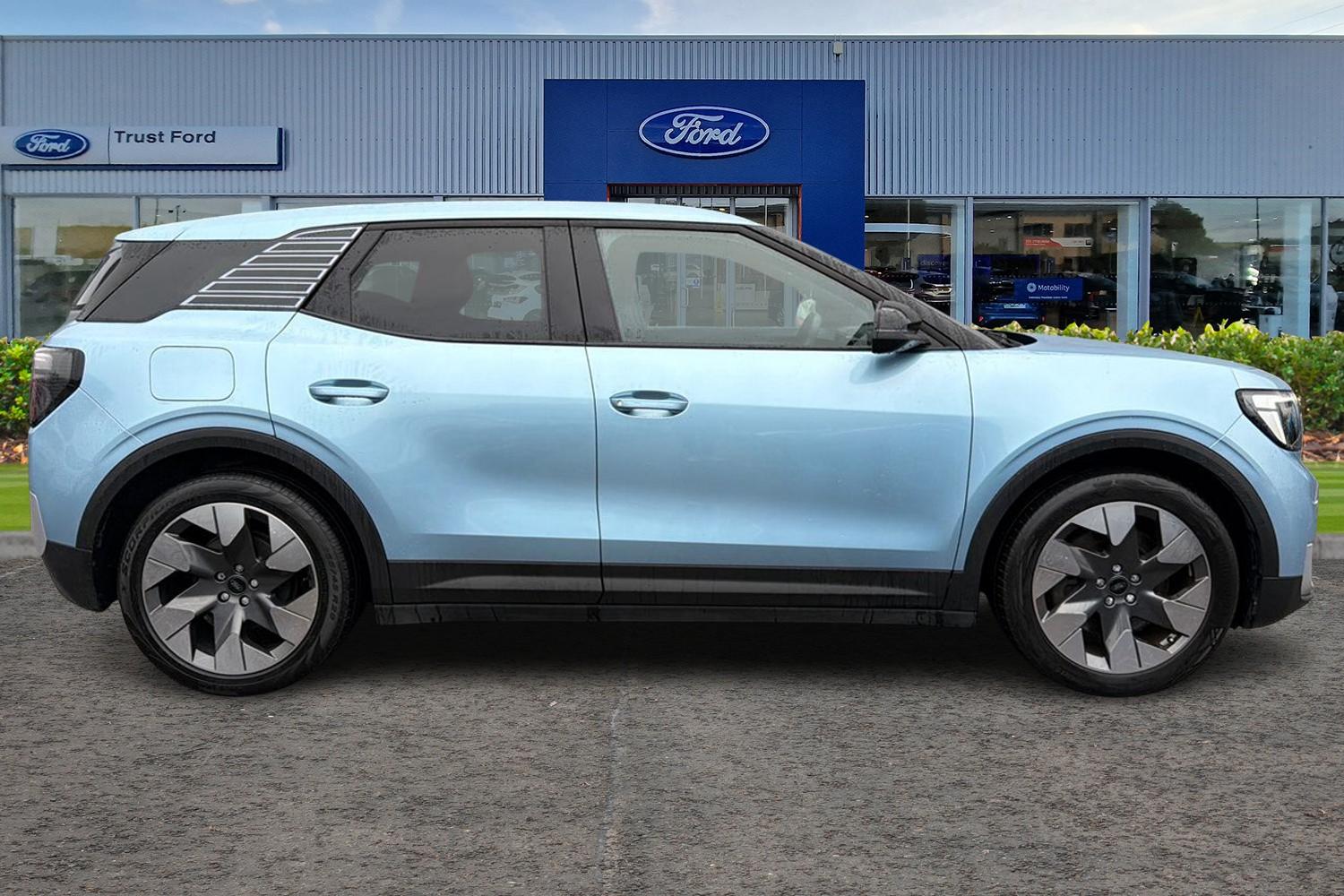 Ford EXPLORER Photo 2