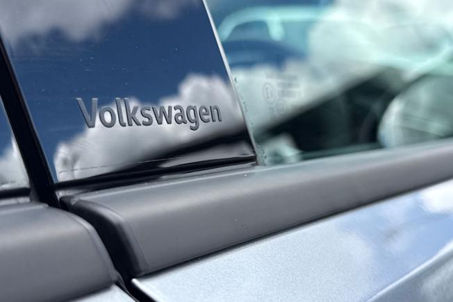 VOLKSWAGEN T-Roc Photo 23